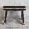 Taburete negro pequeño de madera vintage