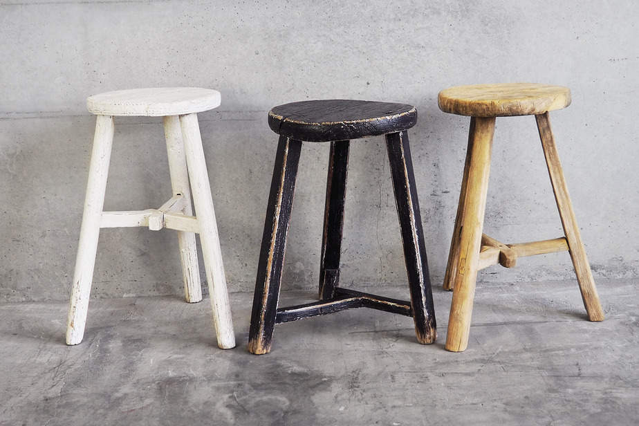 White stool | Vintage stool | AMARU ANTIQUES