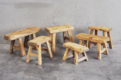 Set de seis taburetes pequeños rusticos madera de color natural