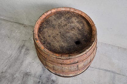 Barrica antigua de madera para vinos Tokaji (Hungría, c.1950).