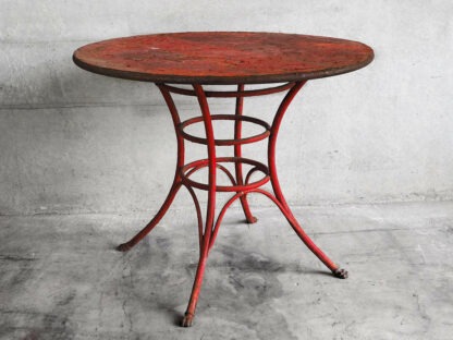 Table d'extérieur ronde ancienne en métal rouge (France, vers 1920).