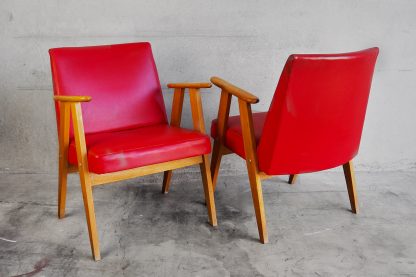 Sillón rojo vintage con apoyabrazos c.1960