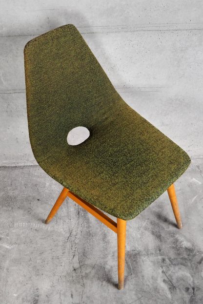 Silla vintage verde ocre tapizada con lana c.1960