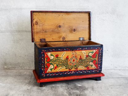 Ethnic antique chest (Slovakia, c.1920)