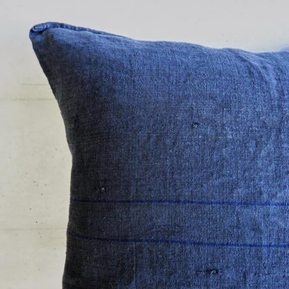 Coussin en lin ancien bleu foncé