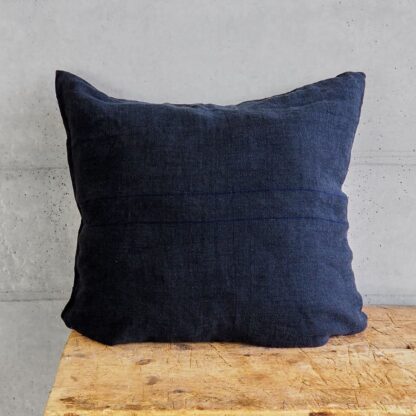 Coussin en lin ancien bleu foncé