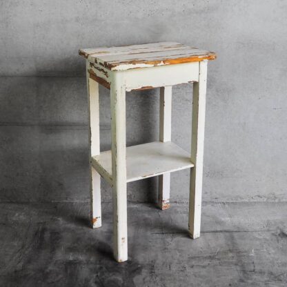 Mesa pequeña vintage blanca de madera maciza (Francia, c.1960).