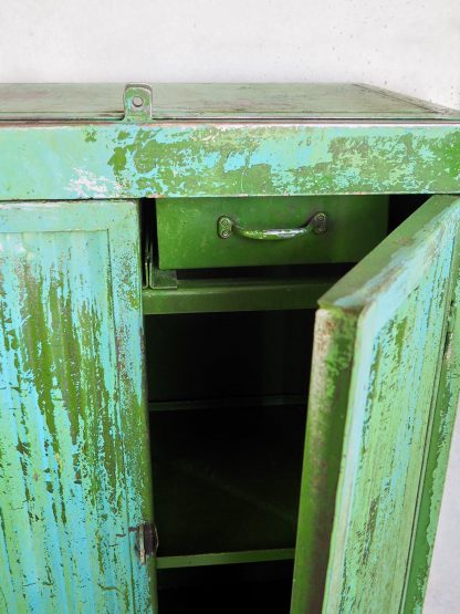 Meuble de bureau vintage provenant d'une usine automobile (Autriche vers 1950).