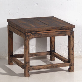 Mesa auxiliar cuadrada de madera antigua maciza