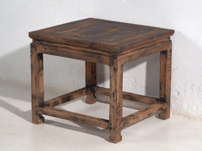 Mesa auxiliar cuadrada de madera antigua maciza