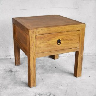 Mesa de noche cuadrada de madera de olmo antigua de forma cuadrada.