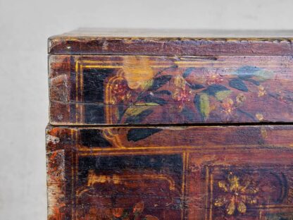 Antique Chinese chest with original floral illustrations from the Imperial Chinese period (China, c.1840).