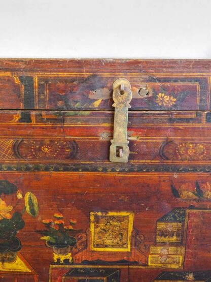 Antique Chinese chest with original floral illustrations from the Imperial Chinese period (China, c.1840).