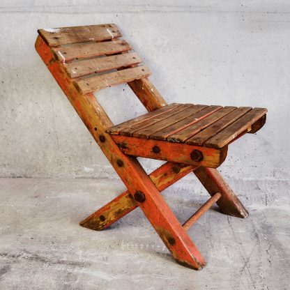 Chaise pliante vintage en bois pour enfants (Espagne, vers 1950)