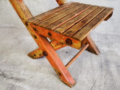 Silla vintage plegable de madera para niño (España, c.1950)