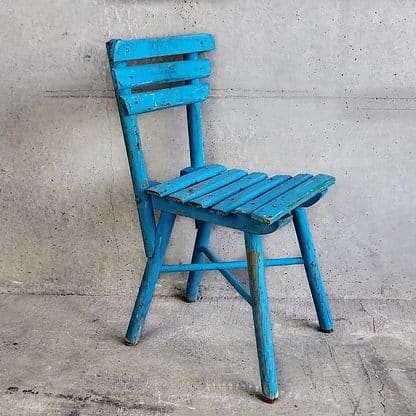 Silla azul vintage de madera para niño (Francia, c.1950)