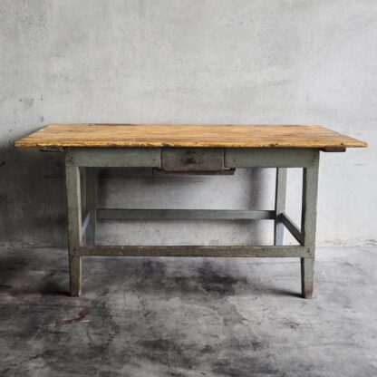 Table vintage grise en bois massif avec patine verte d'origine (France, vers 1920)