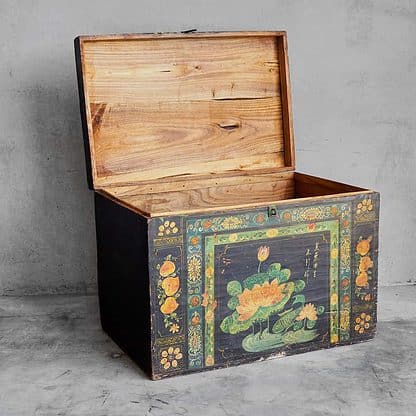 Chinese opera chest with floral illustrations (China, c.1890)