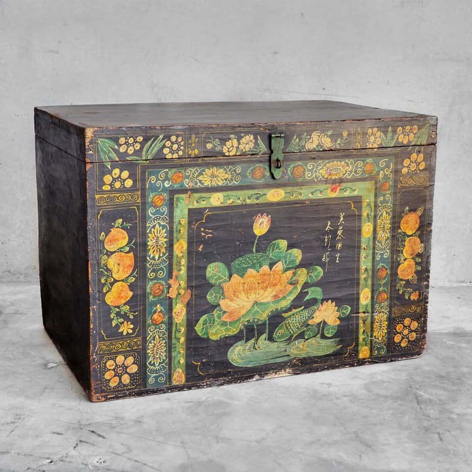 Chines opera trunk with floral illustrations (China, c.1890)