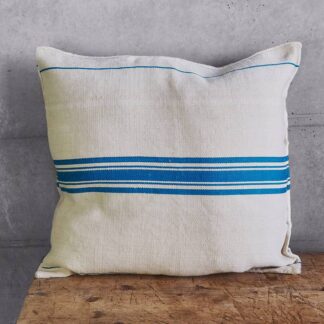 Cojín con rayas azul turquesa confeccionado con sacos antiguos #12