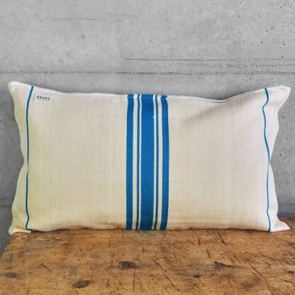 Cojín azul turquesa de lino natural confeccionado artesanalmente con sacos antiguos de harina #8