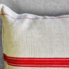 Coussin à rayures rouges en lin naturel, fabriqué à la main à partir de vieux sacs de farine #10