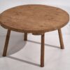 Mesa redonda baja antigua de madera maciza (Transilvania, c.1920)