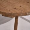 Mesa redonda baja antigua de madera maciza (Transilvania, c.1920)