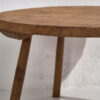 Mesa redonda baja antigua de madera maciza (Transilvania, c.1920)