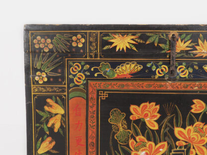 Baúl de madera antiguo con ilustraciones de flores de lotus (China, c.1900) #18