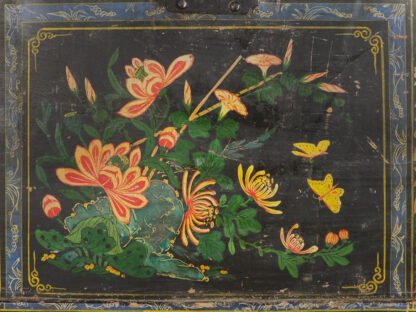 Baúl de ópera chino antiguo con ilustraciones florales (China, c.1900) #2