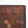 Baúl chino antiguo con ilustraciones de flores y jarrones (China, c.1900) #38