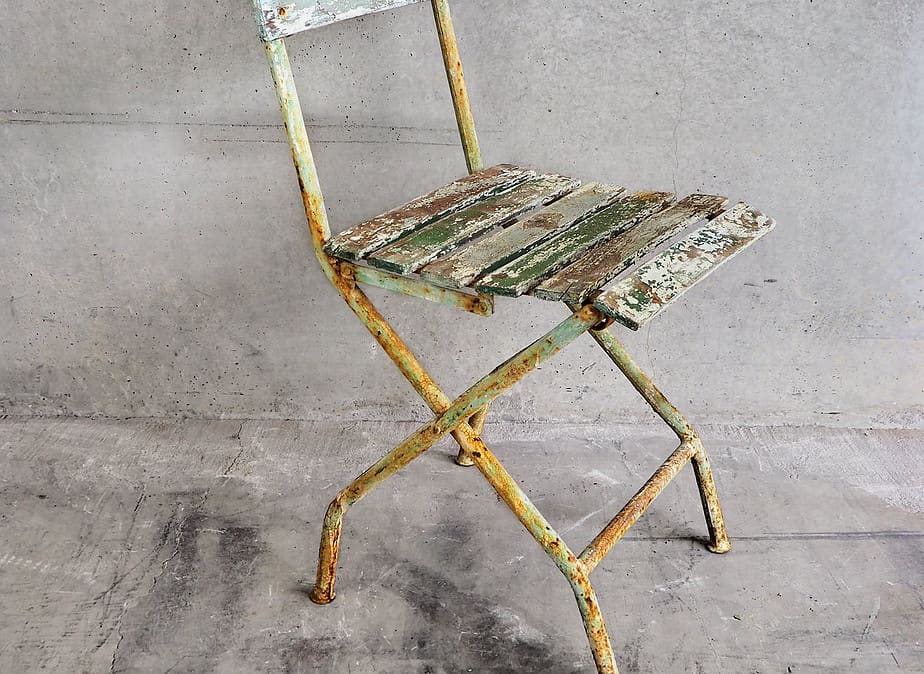 Old metal folding cheap chairs