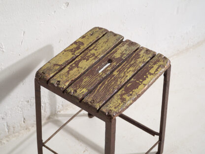 Taburete metálico rectangular industrial vintage (Francia, c.1950) #2
