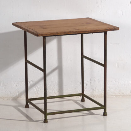 Mesa auxilliar antigua con patas metálicas (Austria, c.1920)