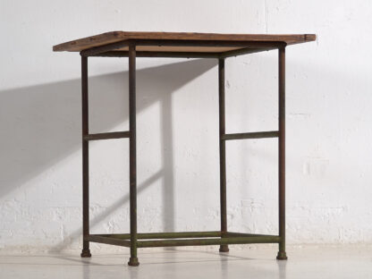 Mesa auxilliar antigua con patas metálicas (Austria, c.1920)