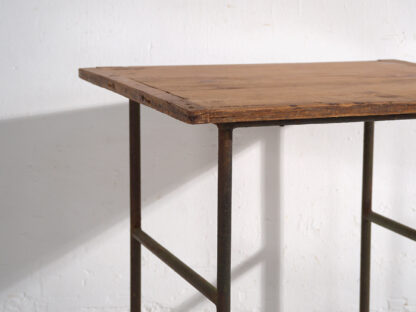 Table d'appoint ancienne avec pieds en métal (Autriche, vers 1920) – Image 5