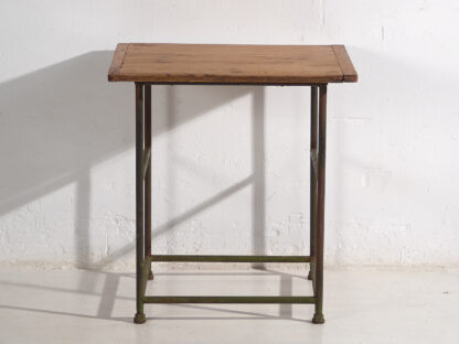 Mesa auxilliar antigua con patas metálicas (Austria, c.1920)