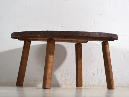 Mesa de centro redonda con borde metálico y de madera
