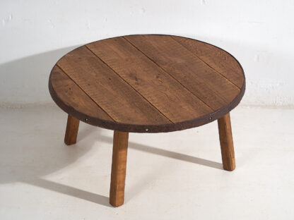 Mesa de centro redonda con borde metálico y de madera