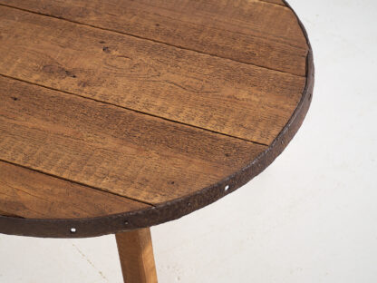 Round coffee table with metal rim and solid wood - Image 4