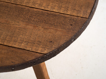 Round coffee table with metal rim and solid wood - Image 5