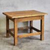 Table d'appoint ancienne à patine ocre (Autriche, vers 1920)