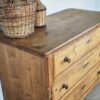 Cómoda madera decapada antigua de madera maciza de pino con tres cajones (c.1920) - Imagen 4