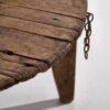 Mesa redonda antigua de madera con cadena metálica (c.1920)