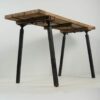 Antigua mesa de trabajo de madera maciza y hierro