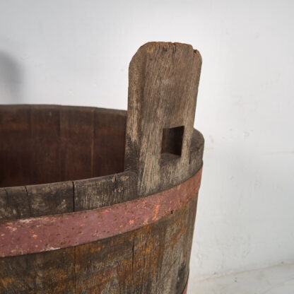 Barril de madera antiguo