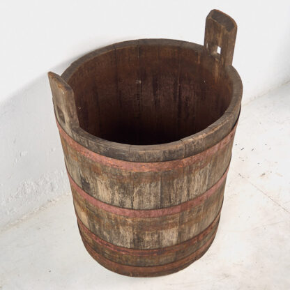 Barril de madera antiguo