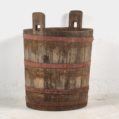 Barril de madera antiguo