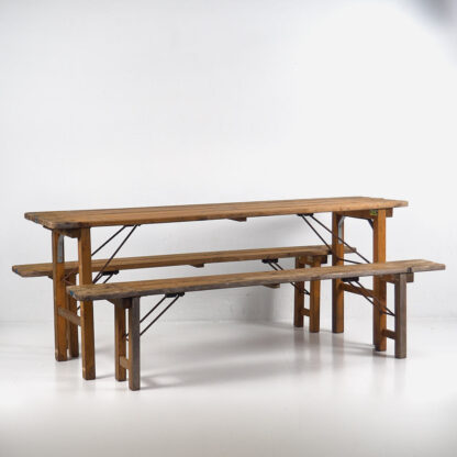 Conjunto de mesa y bancos para exterior (c. 1900)